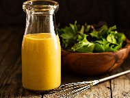 Рецепта Дресинг за салата с майонеза, горчица, оцет и мед